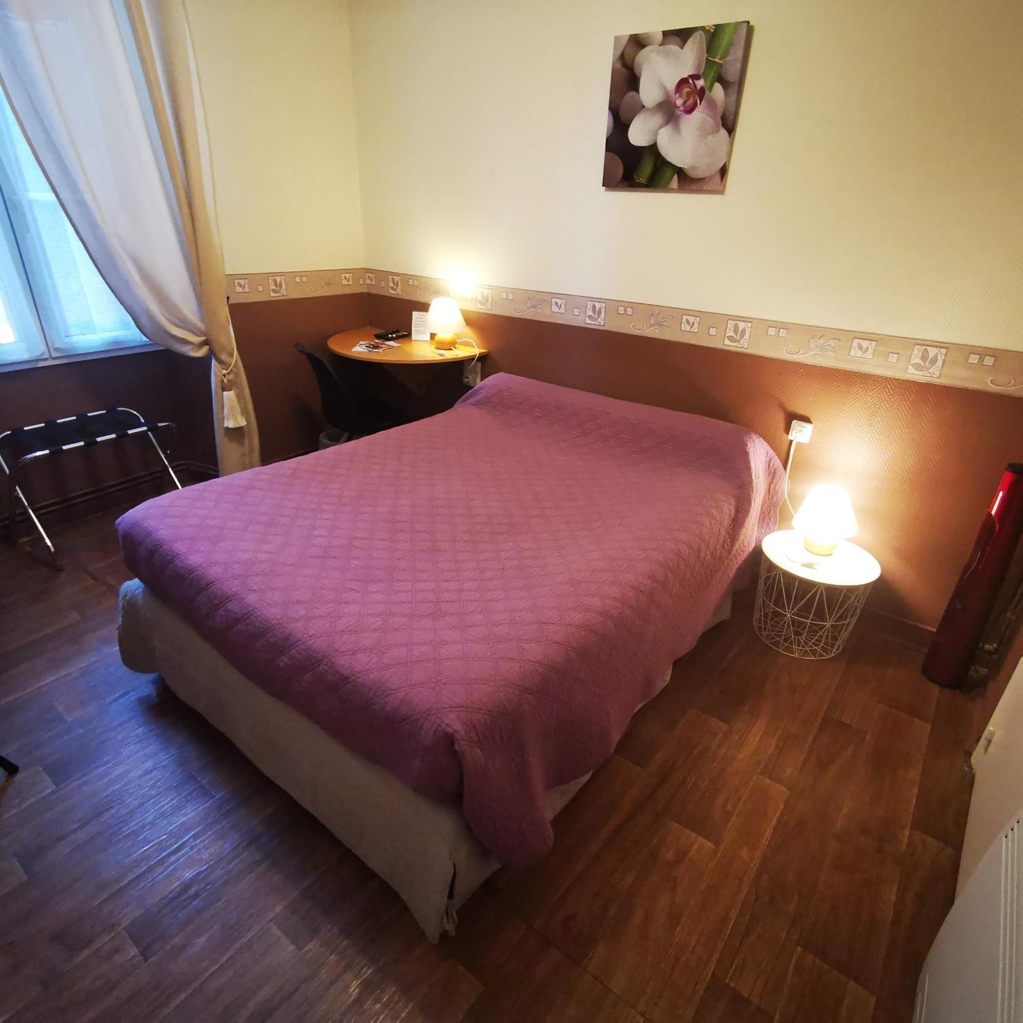 Logis Hotel & Restaurant Le Saint Savinien Eksteriør bilde